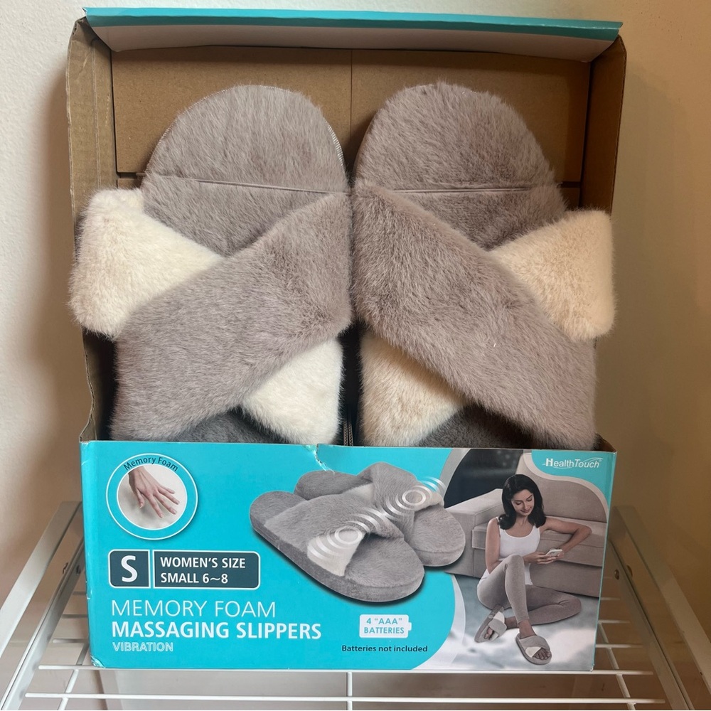Memory Foam Women’s Massaging Slippers Gray and Cream Size Small (6-8) NEW